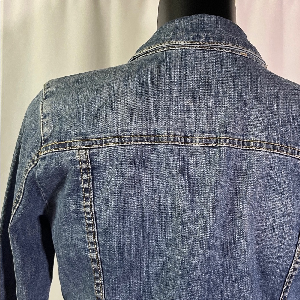 Kut from the Kloth Medium Wash Classic Button Front Cropped Denim Jacket - Picture 11 of 16